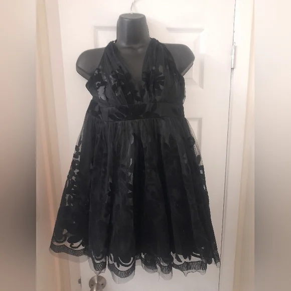 Chelsea By Honey - Flock Velvet Flower Mini Dress - SZ: XS - Black - Brand New - Picture 2 of 11